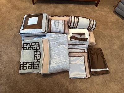 COMPLETE QUEEN SIZE BEDDING SET PLUS THROW RUG AND VALANCE