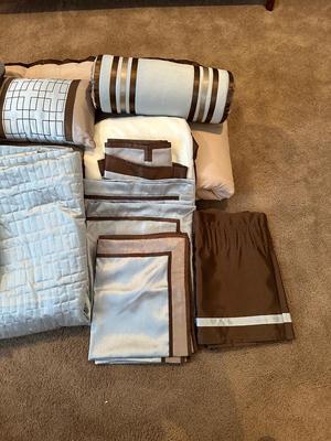 COMPLETE QUEEN SIZE BEDDING SET PLUS THROW RUG AND VALANCE