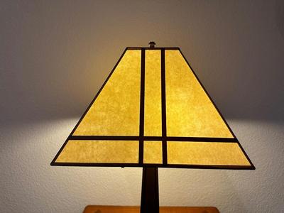 HEAVY METAL BASE TABLE LAMP WITH DOUBLE PULL CHAIN LIGHTS