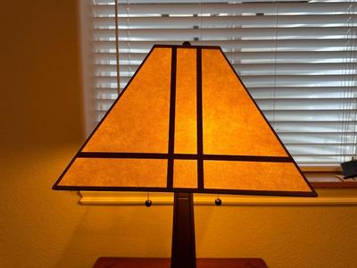 HEAVY METAL BASE TABLE LAMP WITH DOUBLE PULL CHAIN LIGHTS