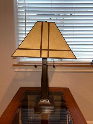 HEAVY METAL BASE TABLE LAMP WITH DOUBLE PULL CHAIN LIGHTS
