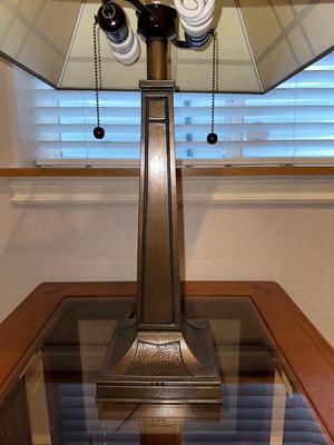 HEAVY METAL BASE TABLE LAMP WITH DOUBLE PULL CHAIN LIGHTS
