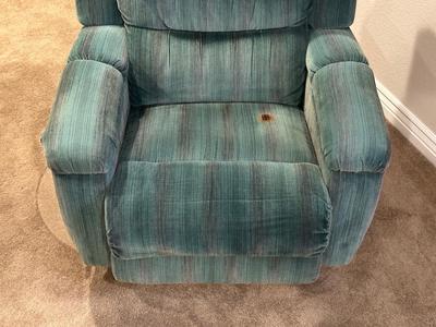 LA-Z-BOY/LAZY BOY RECLINER W/ARMREST STORAGE