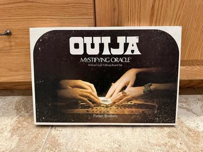 OUIJA MYSTIFYING ORACLE & PAPILLON GAMES