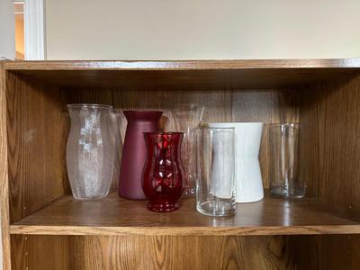 AN ASSORTMENT OF FLOWER VASES