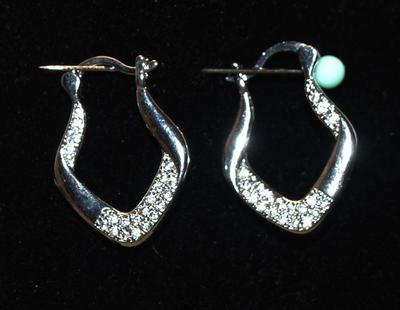 Crooked Circles with Accents Latch Style Earrings Set 1" x ¾"