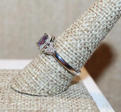 Size 9 Purple Oval Stone Ring Marked .925 Silver with Hearts Side Surrounds on Silver Band (2.8g)