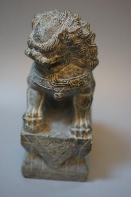 GRANITE FOO LION 8" ON PLATFORM