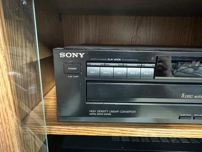 SONY AM/FM STEREO RECEIVER & DISC PLAYER W/REALISTIC SPEAKERS PLUS STEREO CABINET