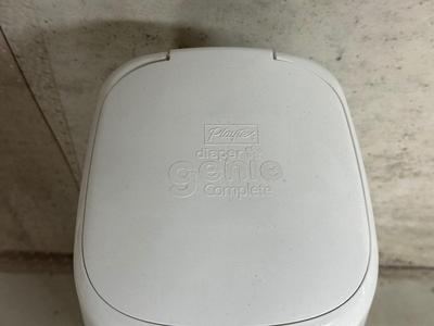 DIAPER GENIE W/EXTRA BAGS AND AVENT STERILIZER