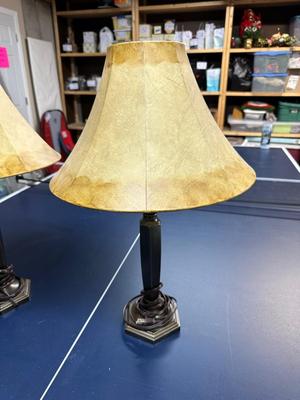 2 MATCHING TABLE LAMPS