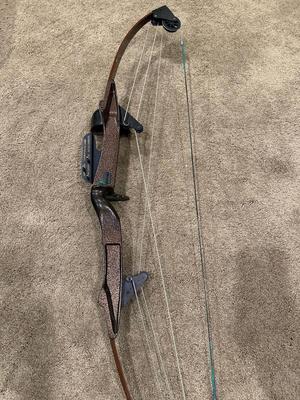 WHITETAIL HUNTER THE BEAR COMPOUND BOW AND EASTON 2018 GAMEGETTER ARROWS