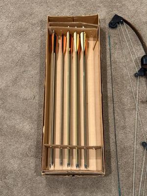 WHITETAIL HUNTER THE BEAR COMPOUND BOW AND EASTON 2018 GAMEGETTER ARROWS