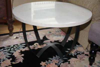 CONTEMPORARY WROUGHT IRON METAL MCM STYLE BASE POLISHED ONYX TOP ROUND OCCASIONAL TABLE