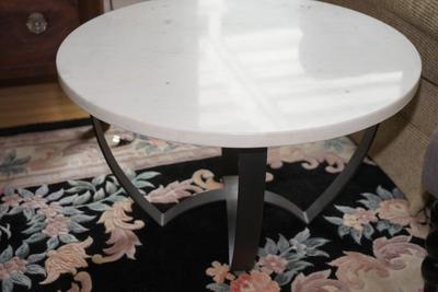 CONTEMPORARY WROUGHT IRON METAL MCM STYLE BASE POLISHED ONYX TOP ROUND OCCASIONAL TABLE