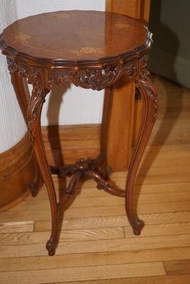 CIRCA 1940'S FRENCH PIERCED CARVED SKIRT FERN STAND OR OCCATIONAL TALBLE