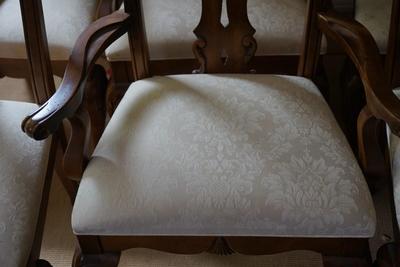 CHIPPENDALE STYLE DINING CHAIRS SET OF SIX / WITH CARVING/IVORY COLORED DAMASK UPHOLSTERED SEAT
