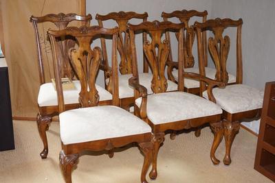 CHIPPENDALE STYLE DINING CHAIRS SET OF SIX / WITH CARVING/IVORY COLORED DAMASK UPHOLSTERED SEAT
