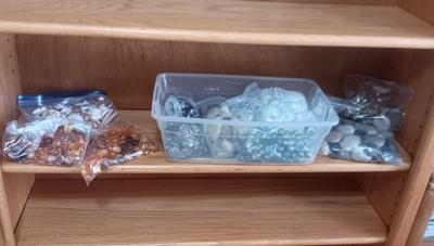 DECORATIVE STONES, MARBLES AND SEA SHELLS