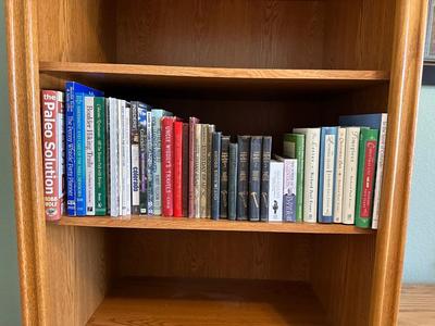 A COLLECTION OF MAINLY NON FICTION BOOKS
