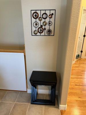 3 NESTING SIDE TABLES AND A METAL ABSTRACT WALL ART