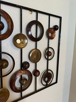 3 NESTING SIDE TABLES AND A METAL ABSTRACT WALL ART