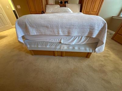 LIKE NEW STEARNS & FOSTER QUEEN BED WITH 3 PC SOLID OAK HEADBOARD