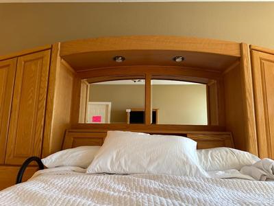 LIKE NEW STEARNS & FOSTER QUEEN BED WITH 3 PC SOLID OAK HEADBOARD