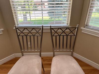 METAL FRAMED GLASS TOP TABLE WITH 4 MATCHING CHAIRS