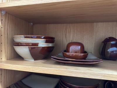 HUGE SET OF SANGO AVANTI BROWN DINNERWARE W/EXTRAS (12 PLACE SETTING)