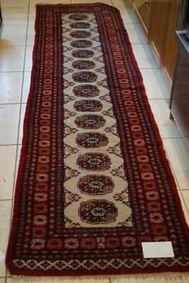 ORIENTAL RUG RUNNER OF 117"