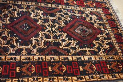 ORIENTAL RUG OF GOOD COLORS. DEEP BROWNS /GOLD/ IVORY / REDS