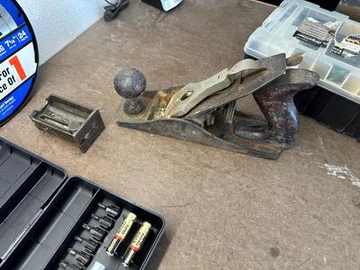 7 1/4 SAW BLADES, WOOD PLANE, CRAFTSMAN DRIVER LIGHT & HARDWARE IN A CASE