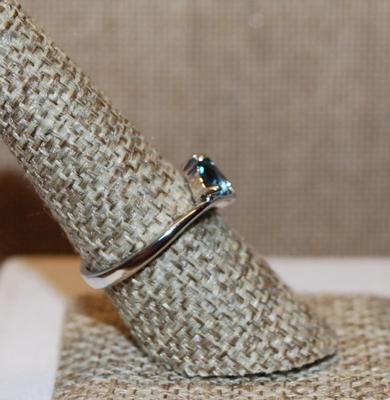 Size 7 ½ Unique Trillion Cut Blue Stone Ring with a Side Accent on a Silver Tone Band (2.7g)