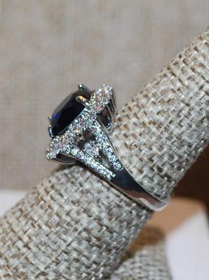 Size 7¼ Very Deep Blue Square Cut Stone Ring in a "Crown" Style Setting with Full Surround on a Silver Tone Band (5.3g)