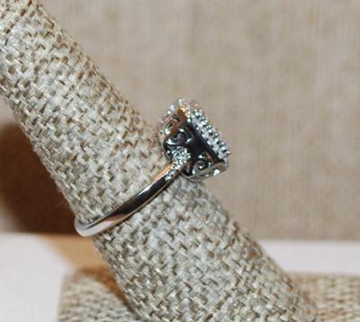 Size 7¼ Rectangle "Pad" of Clear Stones & Full Surrounds Ring on a Silver Tone Band (3.5g)