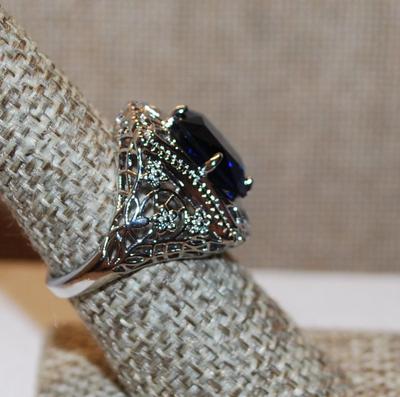 Size 7 Large Deep Blue Rectangle Cut Stone Ring Marked with .925 Heavy Silver Band (5.5g)