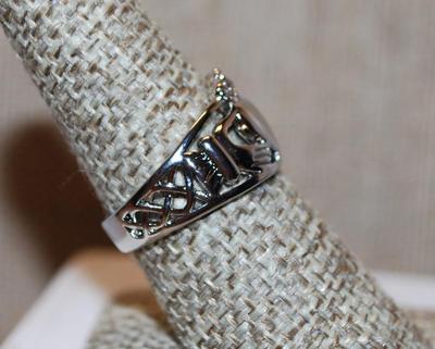 Size 8 "Crowned Heart" Ring Marked .925 on a Silver Band (3.5g)