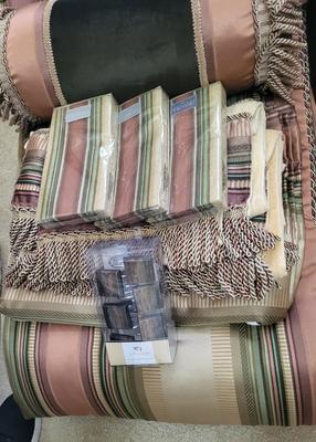COMPLETE QUEEN SIZE BEDDING & CURTAINS