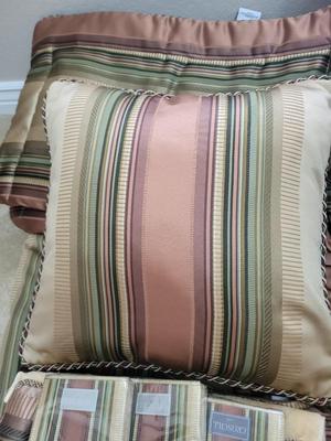 COMPLETE QUEEN SIZE BEDDING & CURTAINS