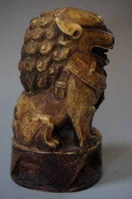 ANTIQUE CHINESE CARVED FOO DOG OF 6" IN HEIGHT
