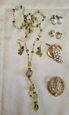 MATCHING NECKLACE AND EARRINGS, CLIP-ON EARRINGS AND BROOCHES