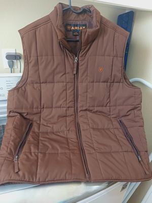 MEN'S ARIAT VEST SIZE LARGE