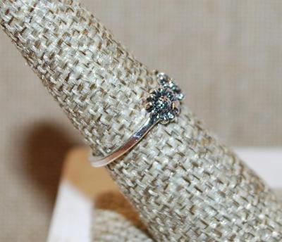 Size 6¼ 3 Silver Sunflowers Ring on a Silver Tone Band (1.4g)