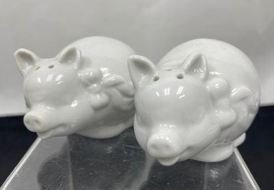 White Pig Pigs Piggies Ceramic Salt and Pepper Shaker Set