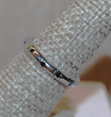 Size 7½ "Doggie Paw Prints" Ring with a Silver Tone Band (1.7g)