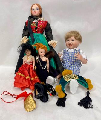 Mixed Doll & Accessories lot