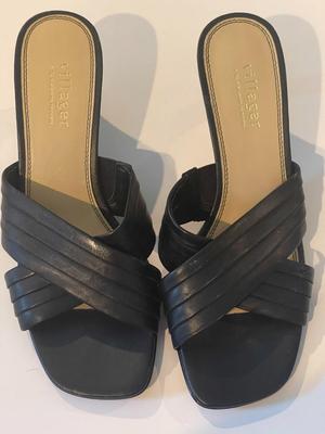 Brand New black leather heeled sandals by Villager a Liz Claiborne Company in Size 6.5