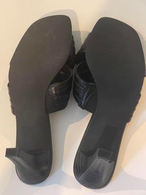 Brand New black leather heeled sandals by Villager a Liz Claiborne Company in Size 6.5
