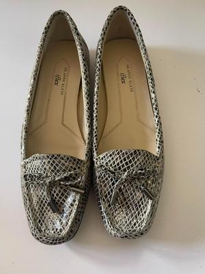 Brand New pair of Anne Klein flat in size 6